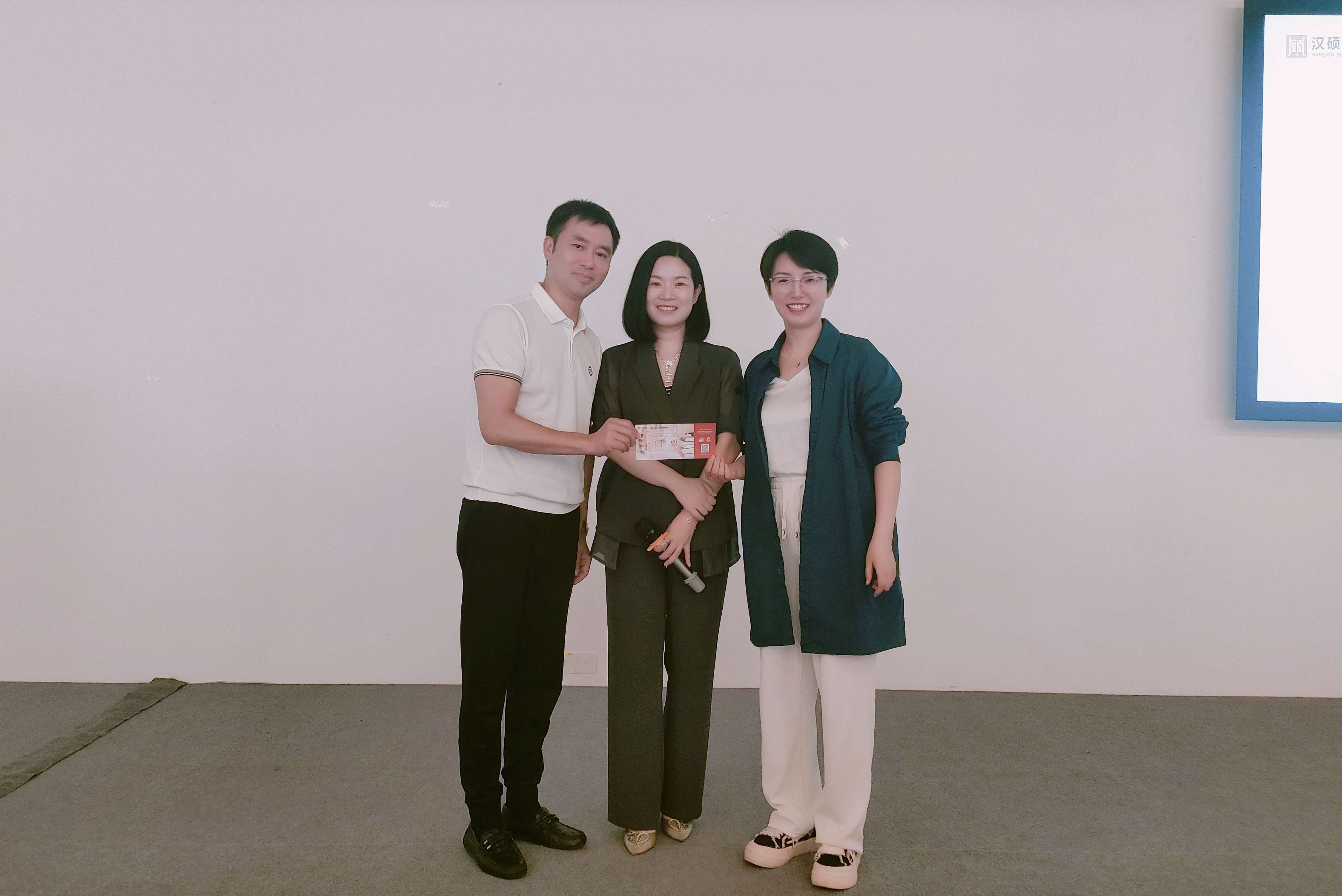 d135aeb50c49278cf4769ccd8672117.jpg